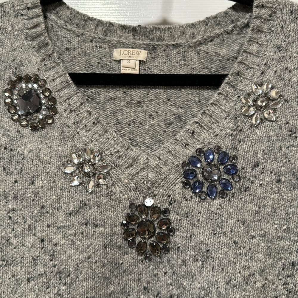 J.CREW FACTORY | rhinestone embellished v-neck gray sweater SMALL style B3799